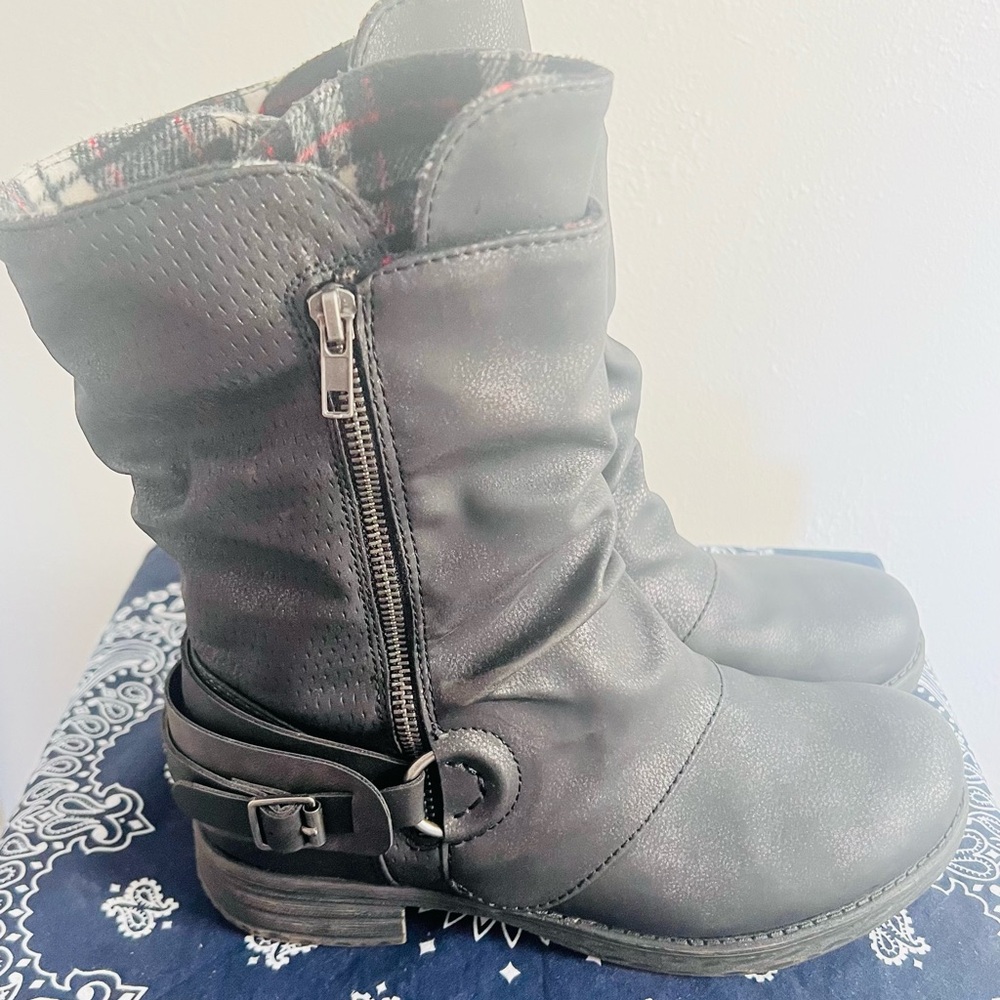 Tan high boots size 8 1/2
Black mid boots size 8 - Picture 6 of 8
